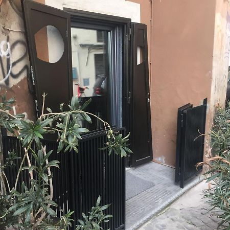The Essential Trastevere Design Studio ローマ エクステリア 写真