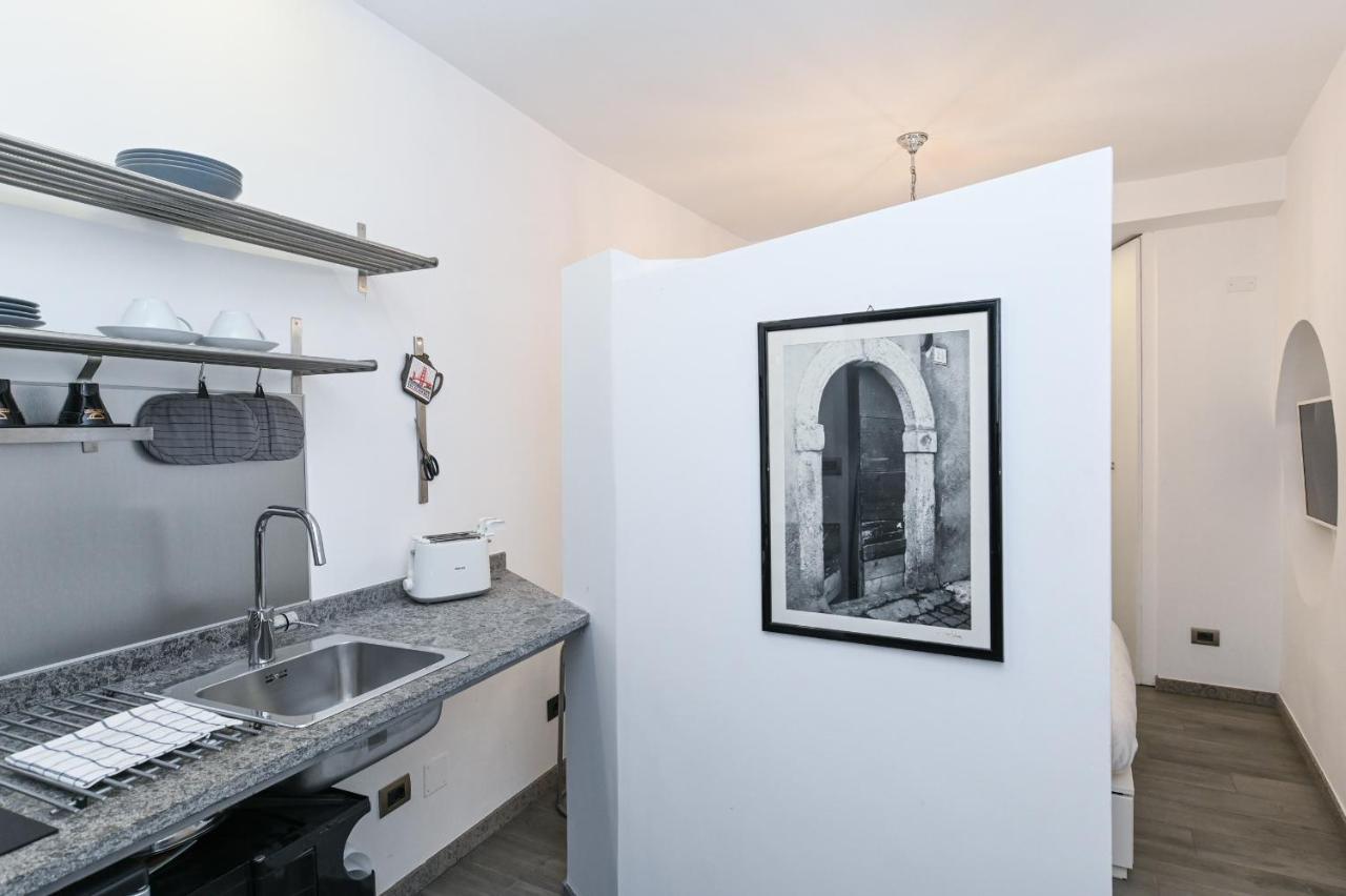 The Essential Trastevere Design Studio ローマ エクステリア 写真