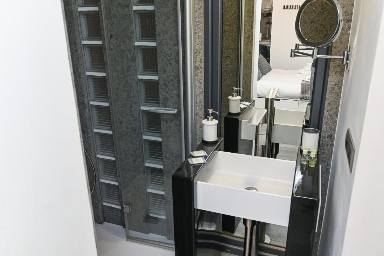 The Essential Trastevere Design Studio ローマ エクステリア 写真