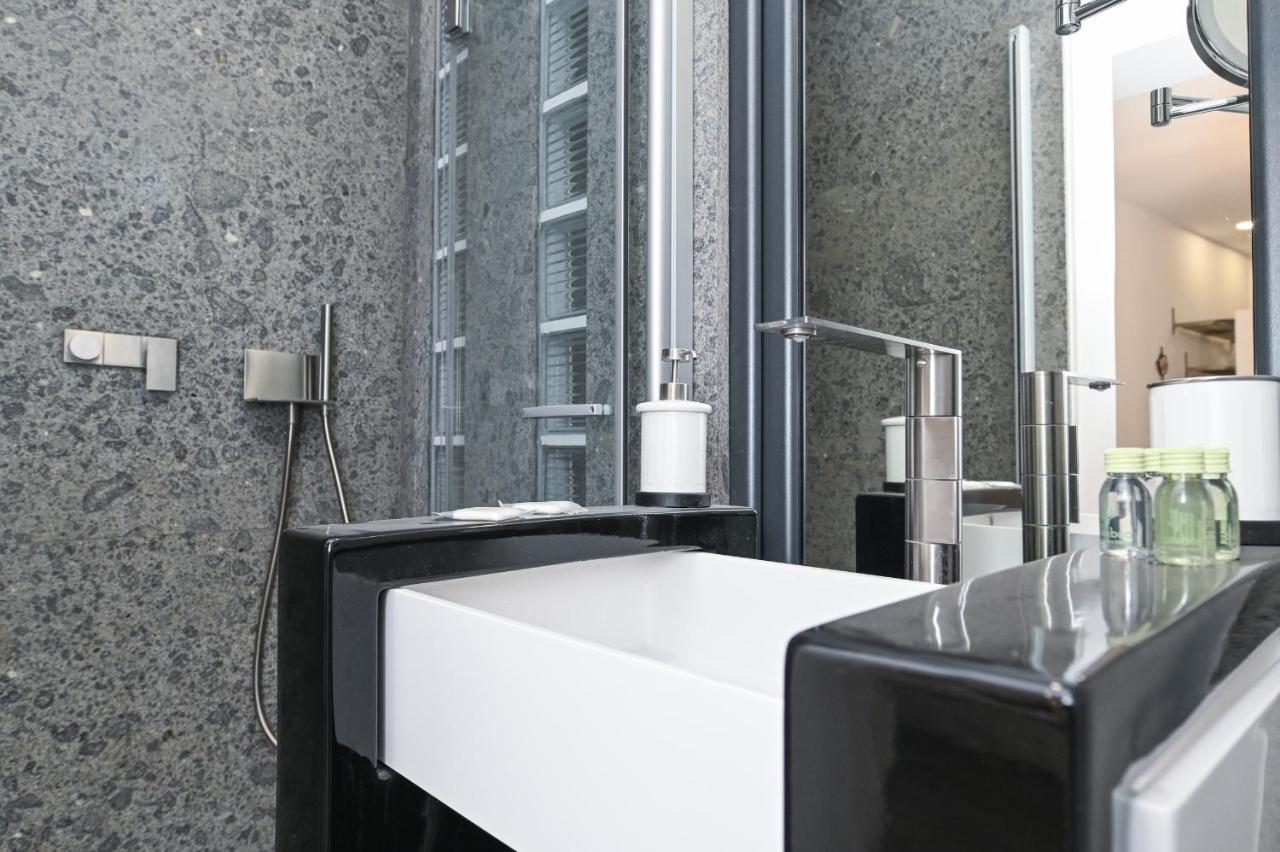 The Essential Trastevere Design Studio ローマ エクステリア 写真