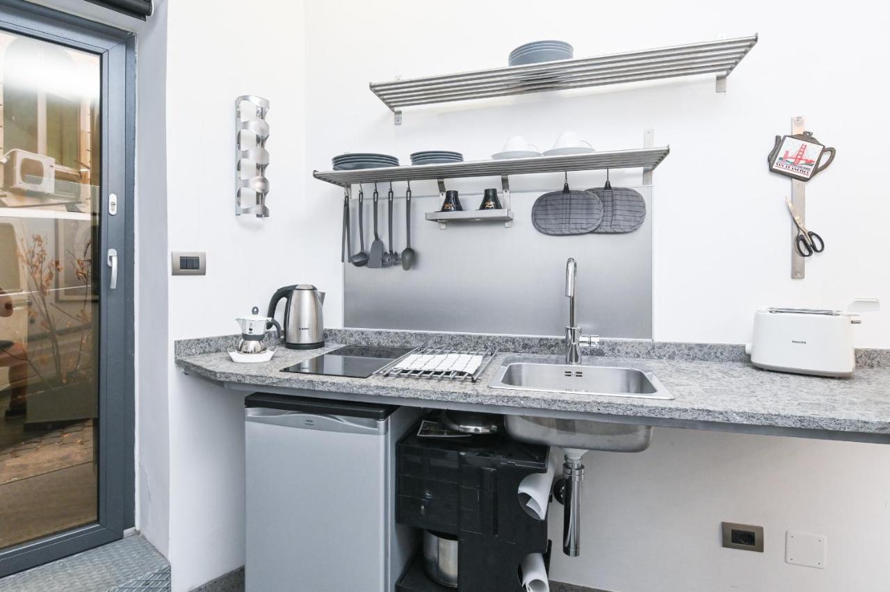 The Essential Trastevere Design Studio ローマ エクステリア 写真