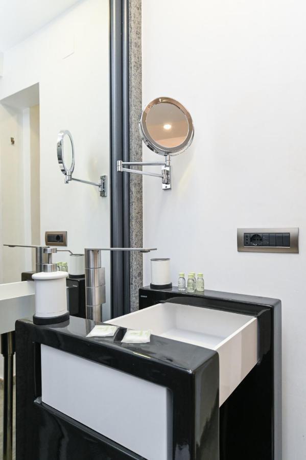 The Essential Trastevere Design Studio ローマ エクステリア 写真