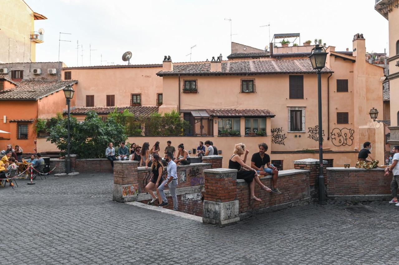 The Essential Trastevere Design Studio ローマ エクステリア 写真