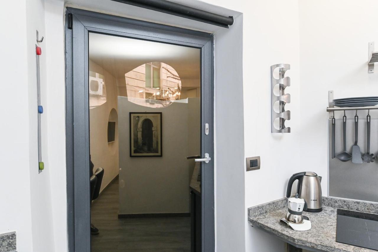 The Essential Trastevere Design Studio ローマ エクステリア 写真
