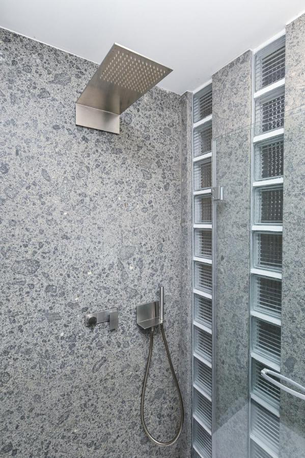 The Essential Trastevere Design Studio ローマ エクステリア 写真