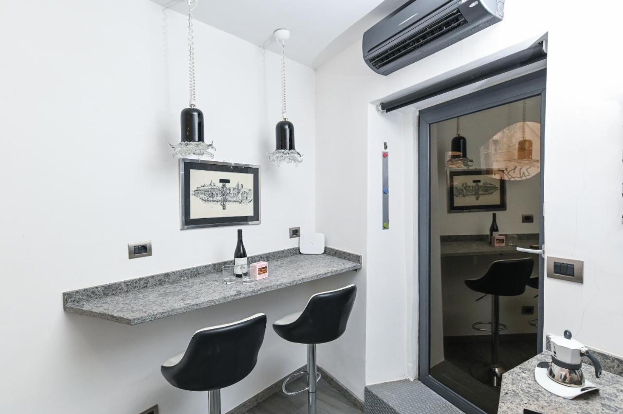 The Essential Trastevere Design Studio ローマ エクステリア 写真