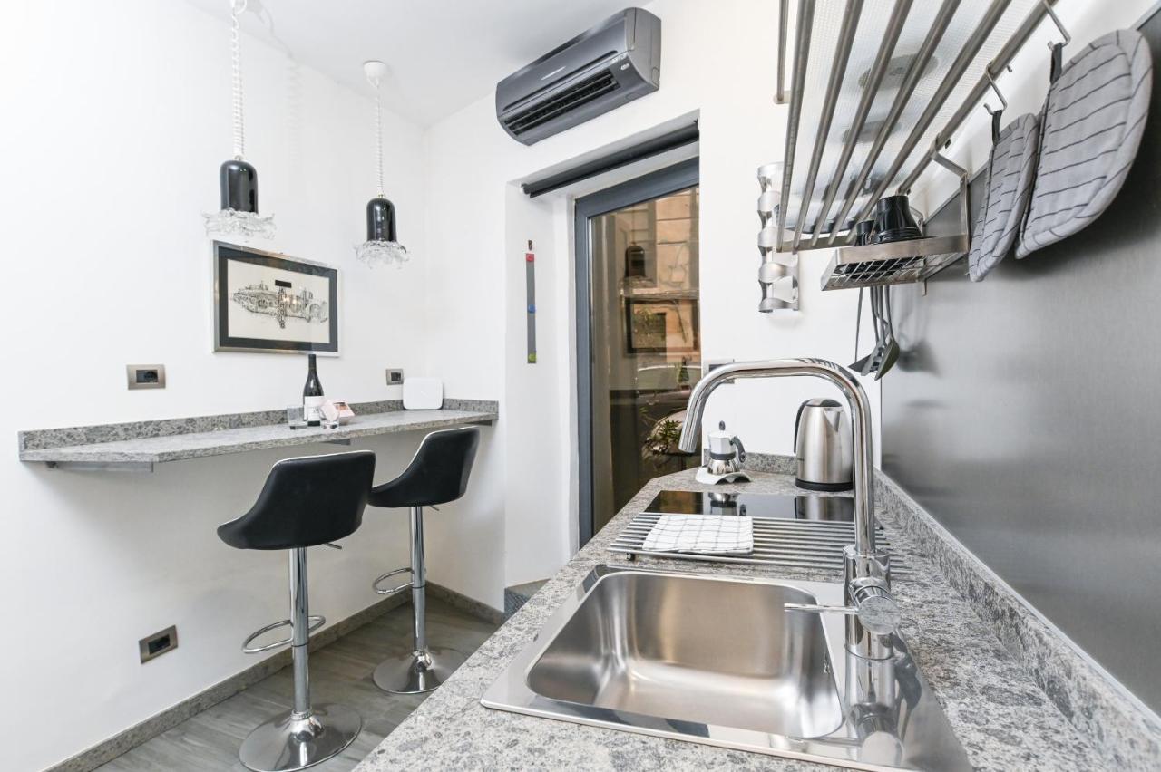 The Essential Trastevere Design Studio ローマ エクステリア 写真